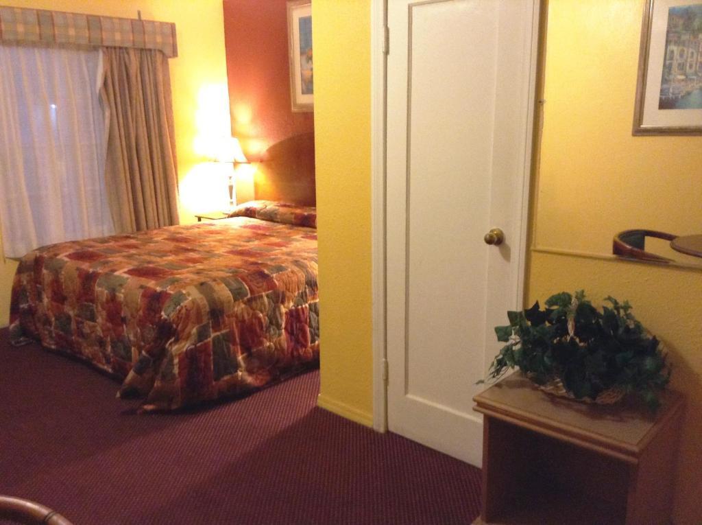 Oceanside Inn & Suites Bilik gambar